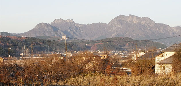 事務所付近から望む妙義山